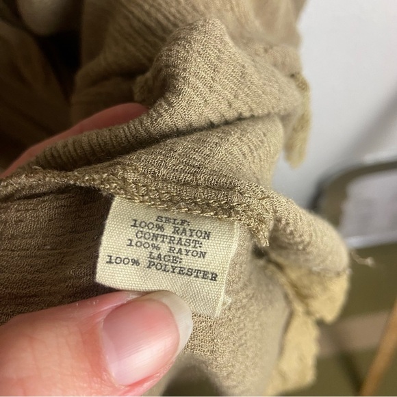 Gimmicks By BKE Size Large Oversized Peplum Shirt Olive Green Gauze Boho Lace - Picture 7 of 10